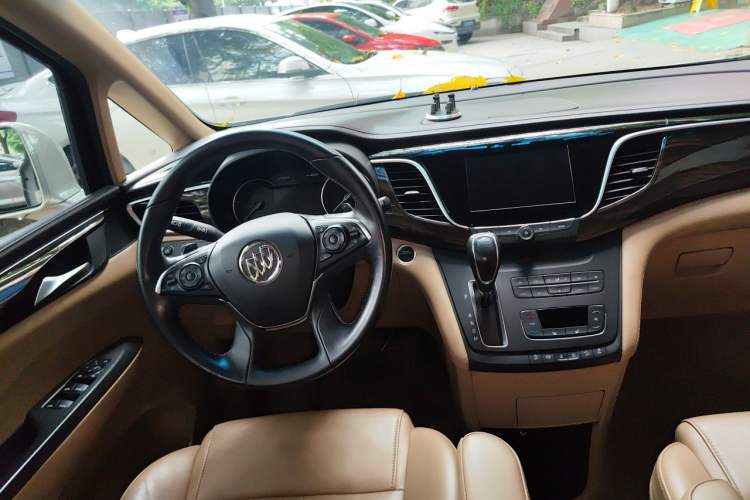 Used Buick GL8 2017 ES 28T Premium Version China V Standard Steering Wheel