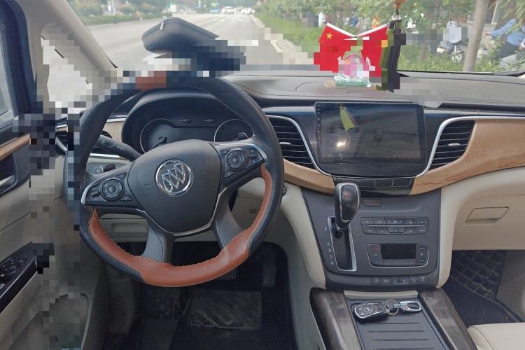 Used Buick GL8 2017 ES 28T Comfort Model China V Standard Steering Wheel