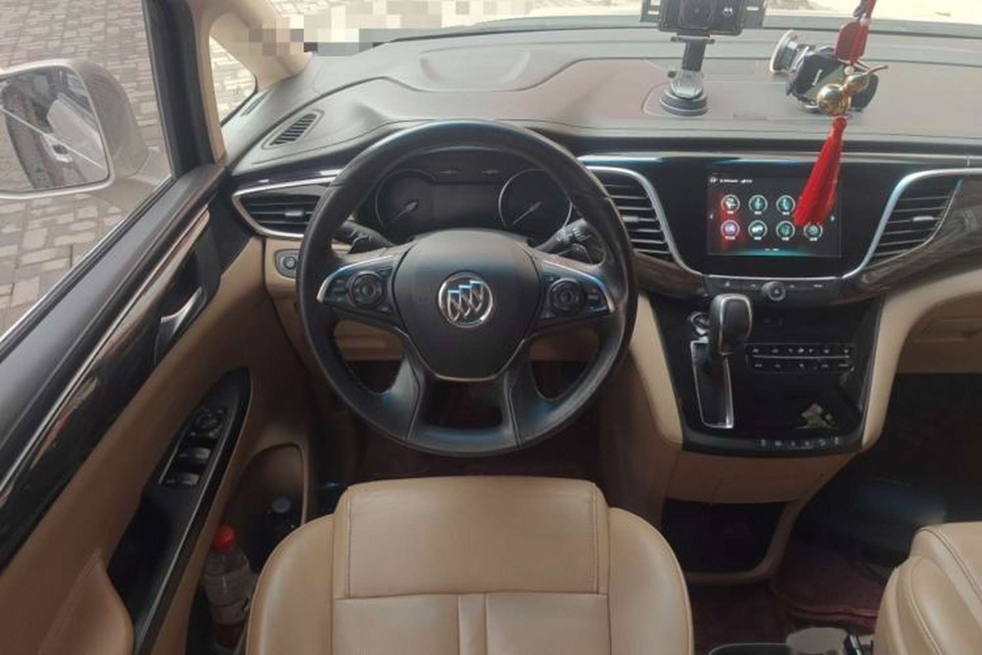 Used Buick GL8 2017 ES 28T Luxury Model China V Standard Steering Wheel