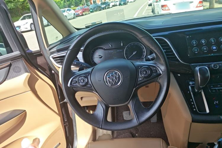 Used Buick GL8 2017 ES 28T Flagship Model China V Standard Steering Wheel