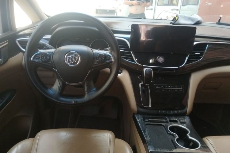 Used Buick GL8 2017 ES 28T Luxury Model China V Standard Steering Wheel