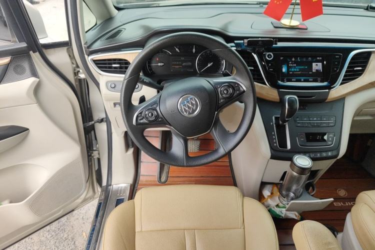 Used Buick GL8 2017 ES 28T Comfort Model China V Standard Steering Wheel