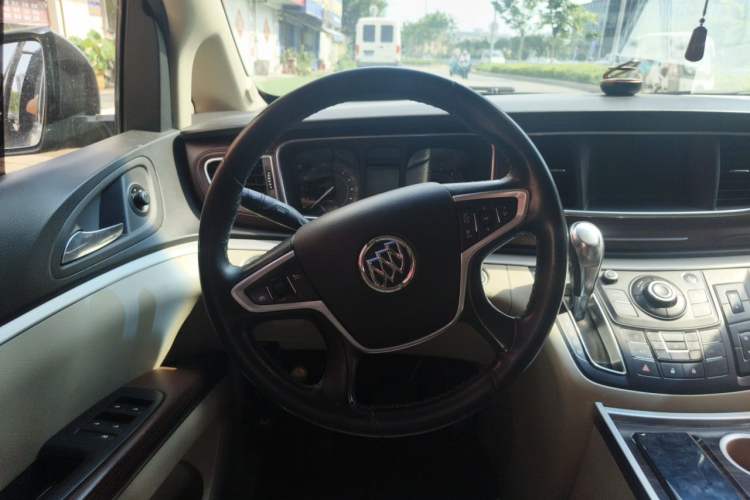 Used Buick GL8 2017 25S Luxury Version China V Standard Steering Wheel