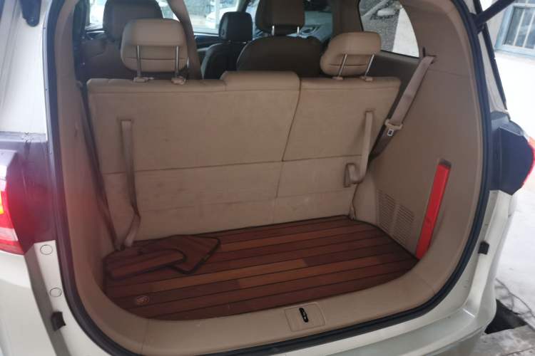 Used Buick GL8 2017 ES 28T Luxury Model China V Standard Trunk