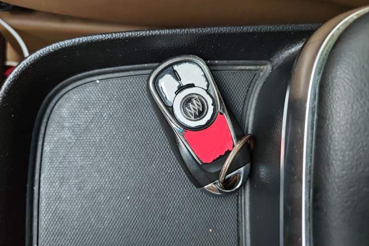 Used Buick GL8 2017 ES 28T Luxury Model China V Standard Vehicle Key