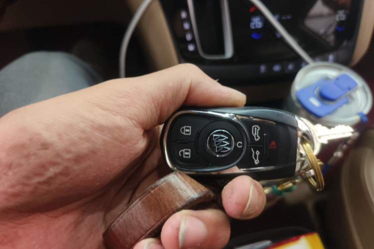 Used Buick GL8 2017 ES 28T Luxury Model China V Standard Vehicle Key