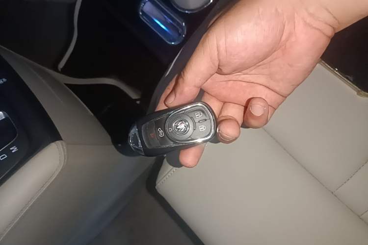 Used Buick GL8 2017 ES 28T Comfort Model China V Standard Vehicle Key