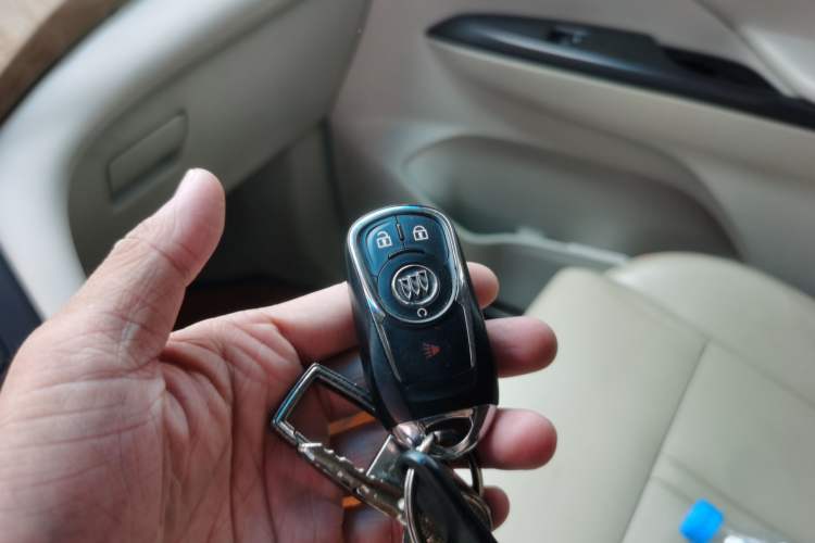 Used Buick GL8 2017 ES 28T Comfort Model China V Standard Vehicle Key