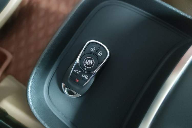 Used Buick GL8 2017 ES 28T Luxury Model China V Standard Vehicle Key