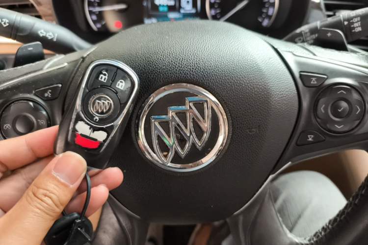 Used Buick GL8 2017 ES 28T Luxury Model China V Standard Vehicle Key