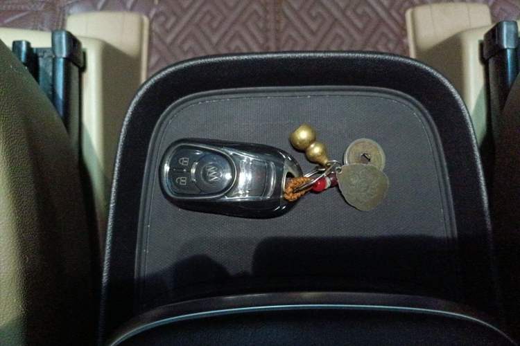 Used Buick GL8 2017 ES 28T Luxury Model China V Standard Vehicle Key