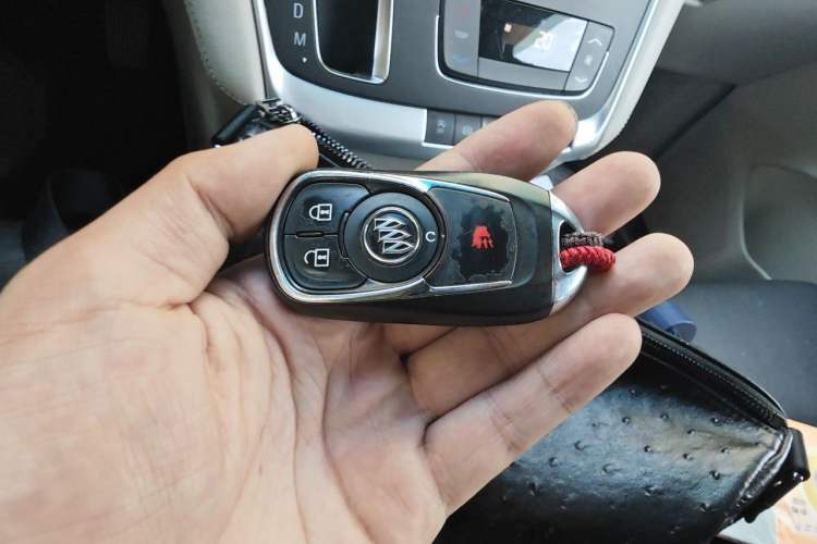 Used Buick GL8 2017 ES 28T Comfort Model China V Standard Vehicle Key