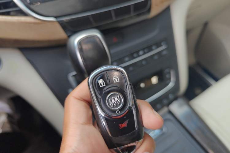 Used Buick GL8 2017 ES 28T Comfort Model China V Standard Vehicle Key
