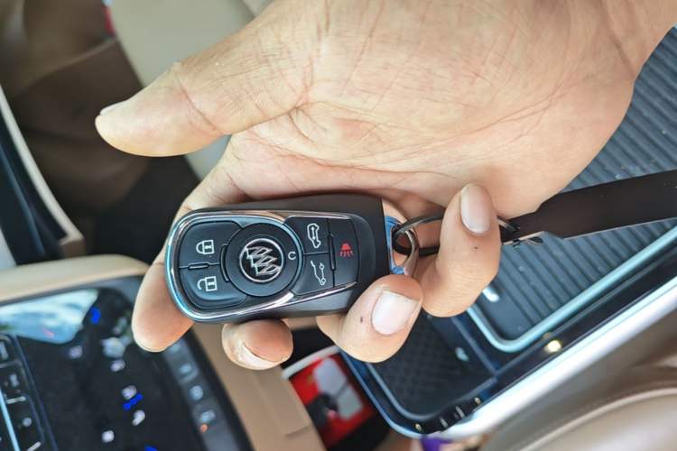 Used Buick GL8 2017 ES 28T Flagship Model China V Standard Vehicle Key