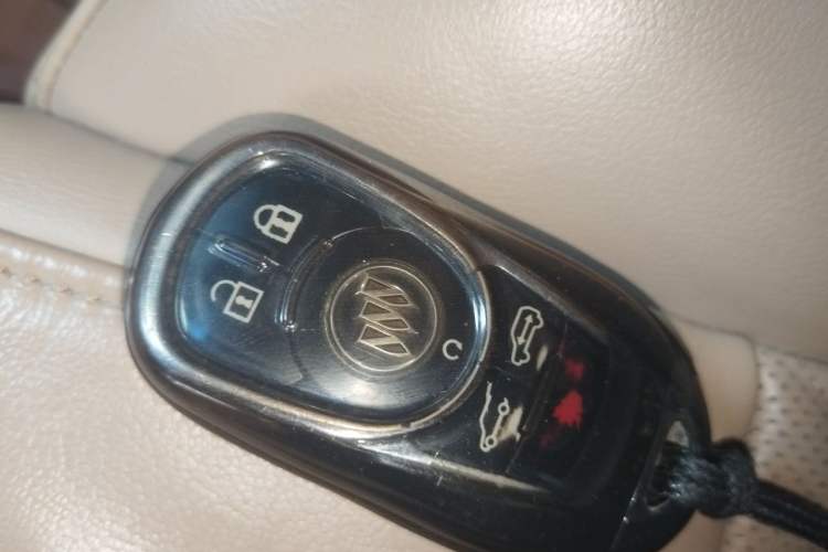Used Buick GL8 2017 ES 28T Luxury Model China V Standard Vehicle Key