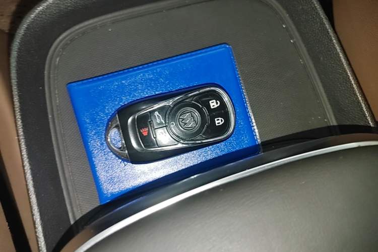Used Buick GL8 2017 ES 28T Luxury Model China V Standard Vehicle Key