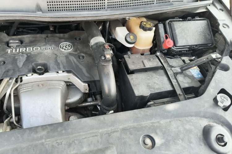 Used Buick GL8 2017 ES 28T Comfort Model China V Standard Engine Bay Left
