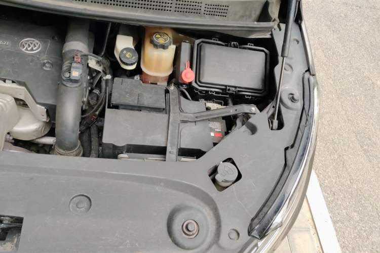 Used Buick GL8 2017 ES 28T Luxury Model China V Standard Engine Bay Left