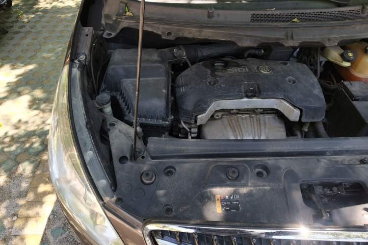 Used Buick GL8 2017 25S Prestige Version China V Standard Engine Bay Right