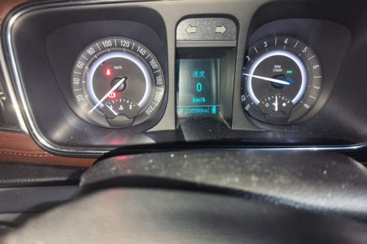 Used Buick GL8 2017 25S Comfort Version China V Standard Odometer Close Up