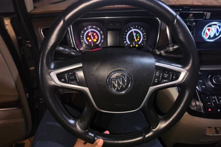 Used Buick GL8 2017 25S Comfort Version China V Standard Steering Wheel