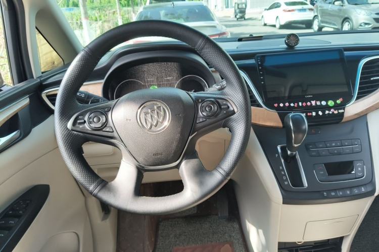 Used Buick GL8 2017 ES 28T Comfort Model China V Standard Steering Wheel