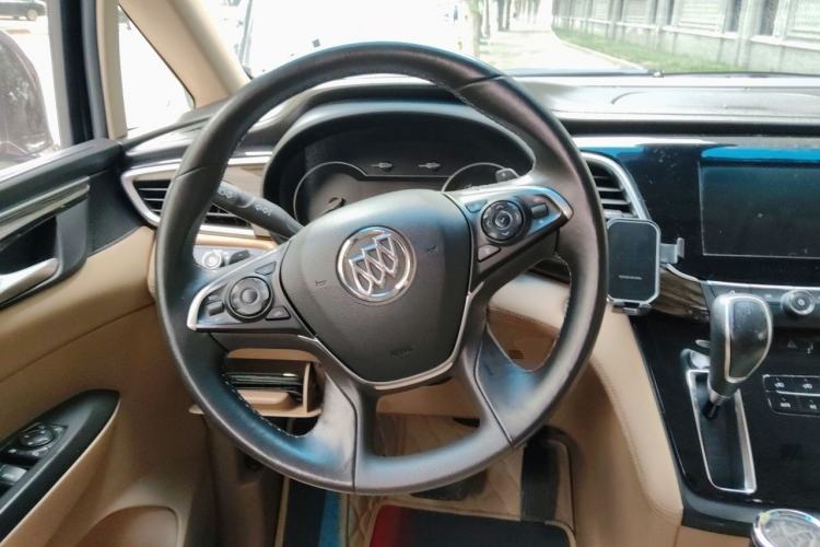 Used Buick GL8 2017 ES 28T Luxury Model China V Standard Steering Wheel