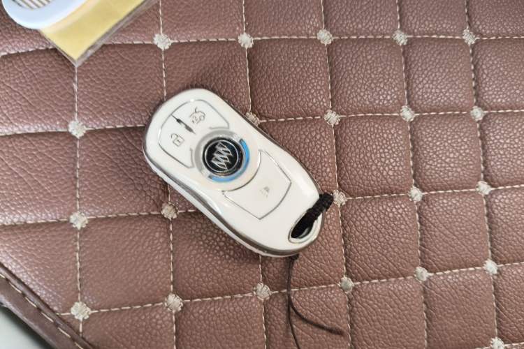 Used Buick GL8 2017 ES 28T Comfort Model China V Standard Vehicle Key