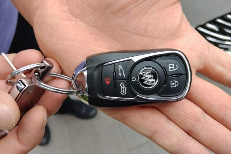 Used Buick GL8 2017 ES 28T Luxury Model China V Standard Vehicle Key