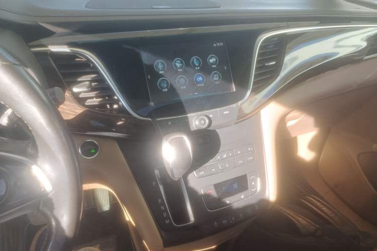 Used Buick GL8 2017 ES 28T Premium Version China V Standard Audio And AC Panel
