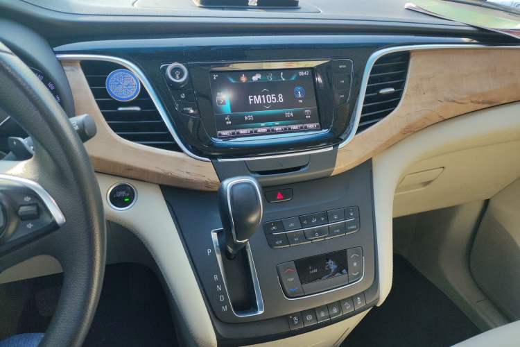 Used Buick GL8 2017 ES 28T Comfort Model China V Standard Audio And AC Panel