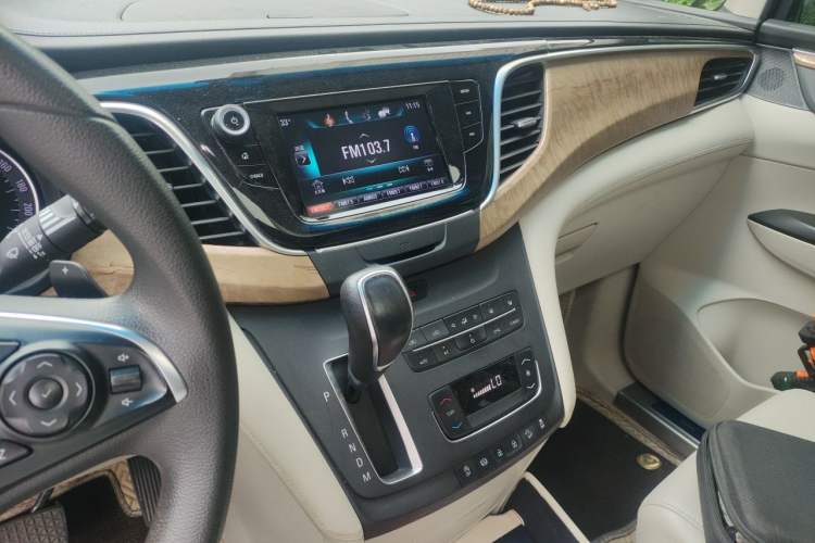 Used Buick GL8 2017 ES 28T Comfort Model China V Standard Audio And AC Panel