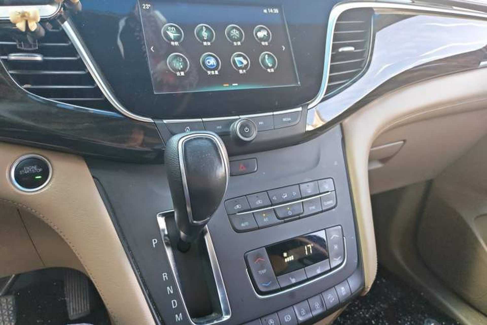 Used Buick GL8 2017 ES 28T Premium Version China V Standard Audio And AC Panel