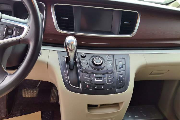 Used Buick GL8 2017 25S Luxury Version China V Standard Audio And AC Panel