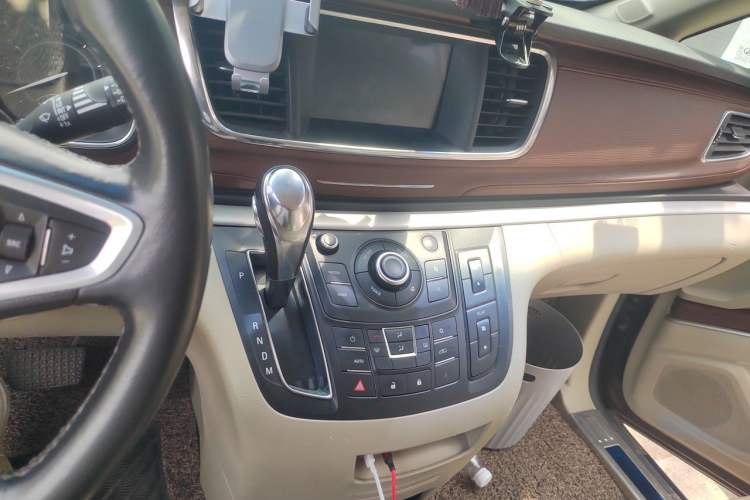 Used Buick GL8 2017 25S Luxury Version China V Standard Audio And AC Panel
