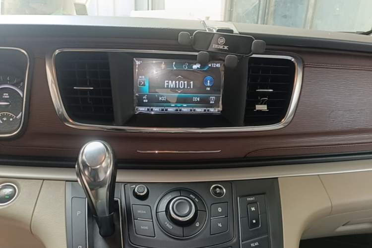 Used Buick GL8 2017 25S Luxury Version China V Standard Audio And AC Panel