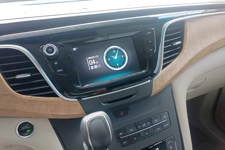 Used Buick GL8 2017 ES 28T Comfort Model China V Standard Audio And AC Panel