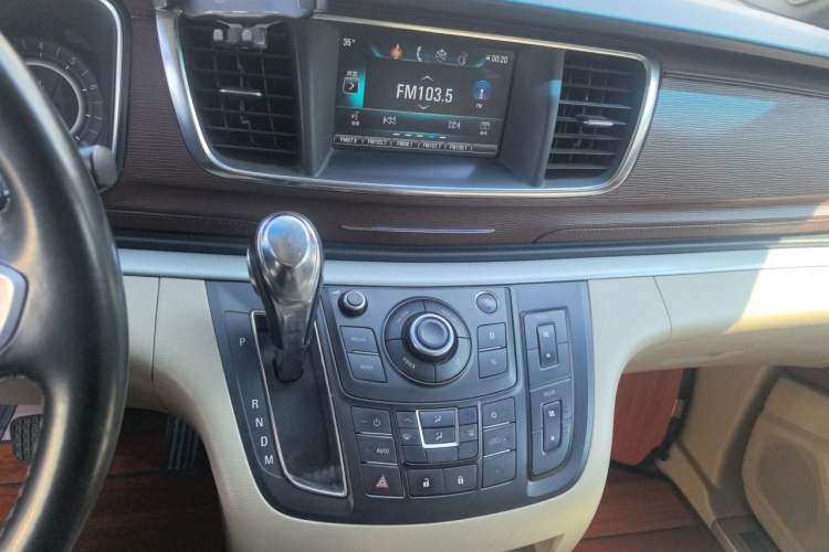 Used Buick GL8 2017 25S Luxury Version China V Standard Audio And AC Panel