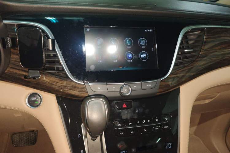 Used Buick GL8 2017 ES 28T Luxury Model China V Standard Audio And AC Panel