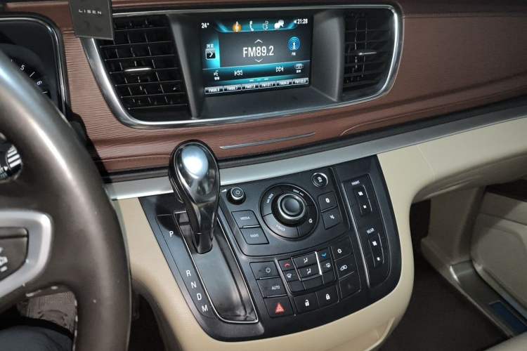 Used Buick GL8 2017 25S Luxury Version China V Standard Audio And AC Panel