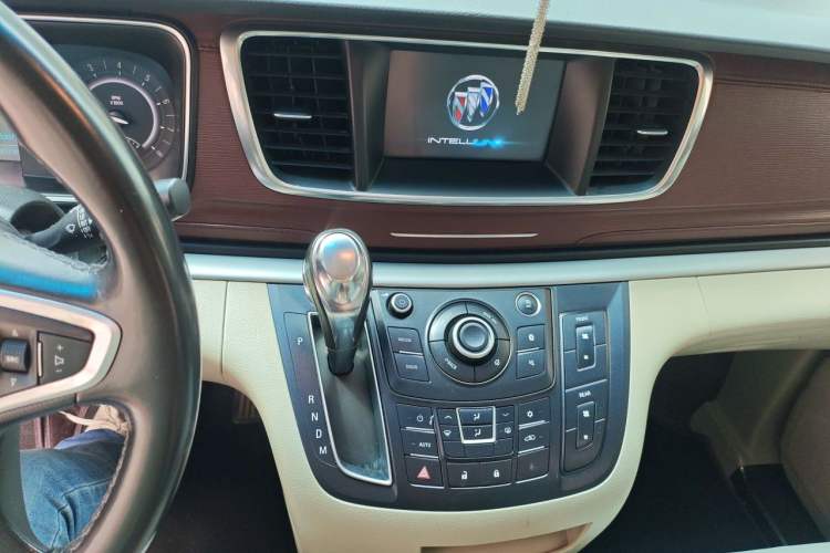 Used Buick GL8 2017 25S Luxury Version China V Standard Audio And AC Panel