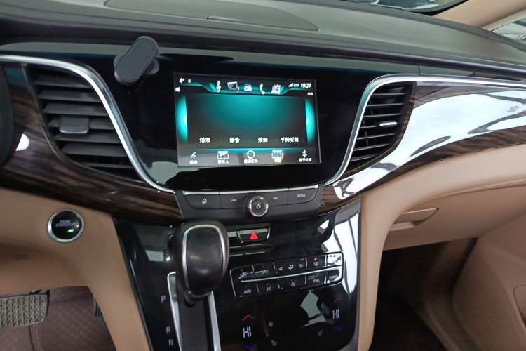 Used Buick GL8 2017 ES 28T Luxury Model China V Standard Audio And AC Panel