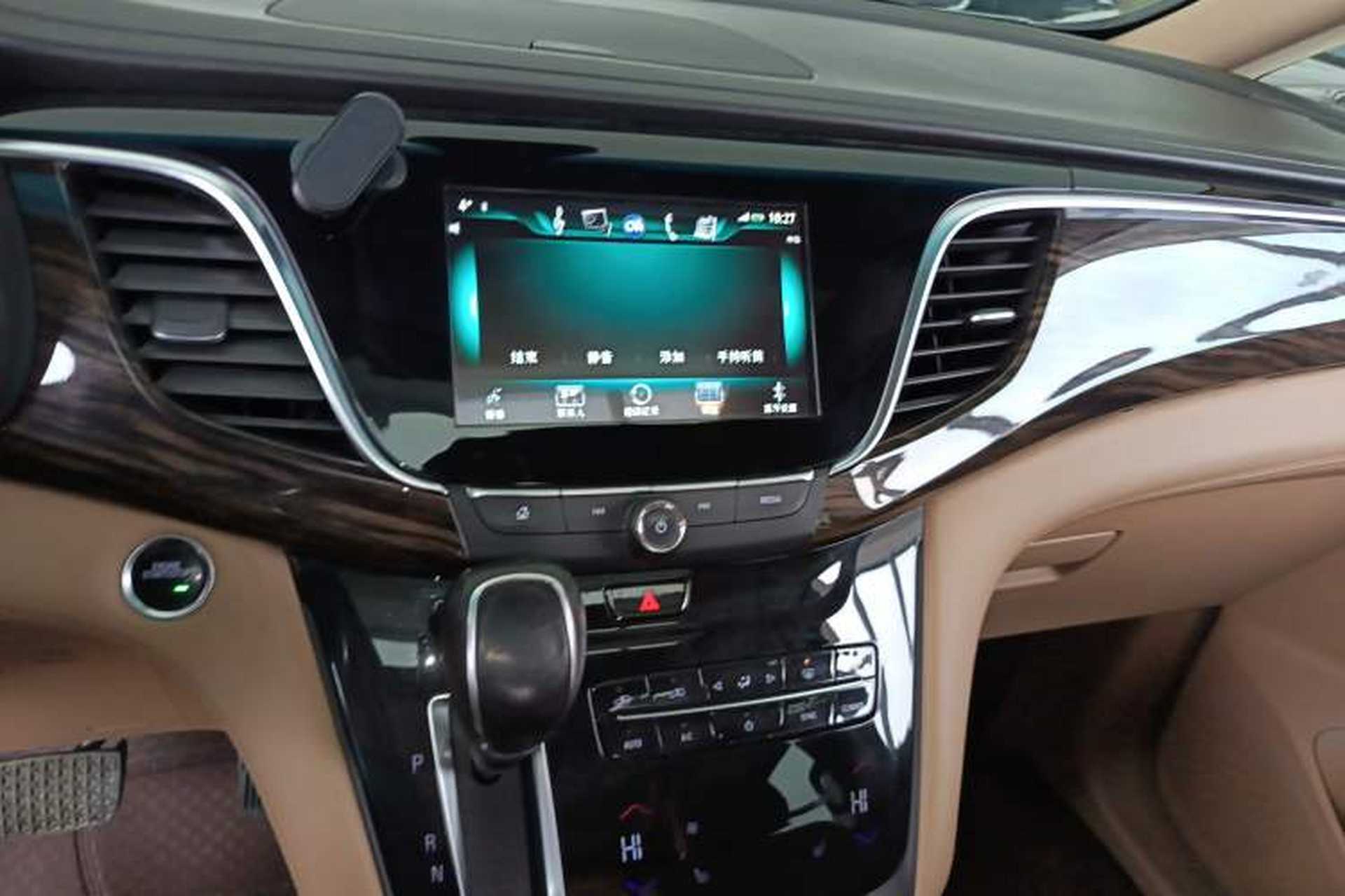Used Buick GL8 2017 ES 28T Luxury Model China V Standard Audio And AC Panel