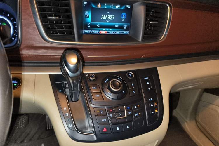Used Buick GL8 2017 25S Luxury Version China V Standard Audio And AC Panel
