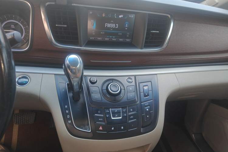 Used Buick GL8 2017 25S Luxury Version China V Standard Audio And AC Panel