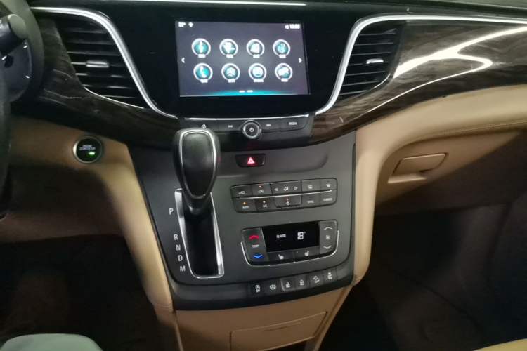 Used Buick GL8 2017 ES 28T Premium Version China V Standard Audio And AC Panel