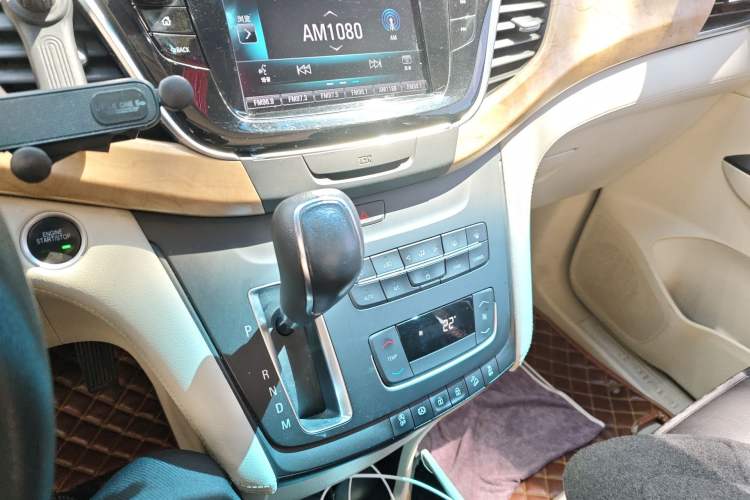 Used Buick GL8 2017 ES 28T Comfort Model China V Standard Audio And AC Panel
