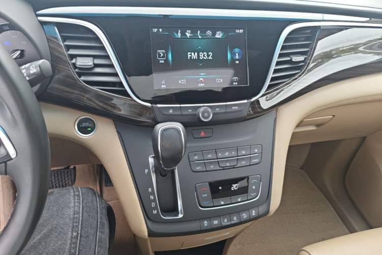 Used Buick GL8 2017 ES 28T Premium Version China V Standard Audio And AC Panel