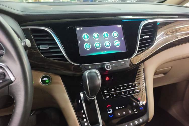 Used Buick GL8 2017 ES 28T Flagship Model China V Standard Audio And AC Panel