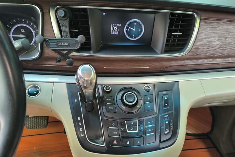 Used Buick GL8 2017 25S Luxury Version China V Standard Audio And AC Panel